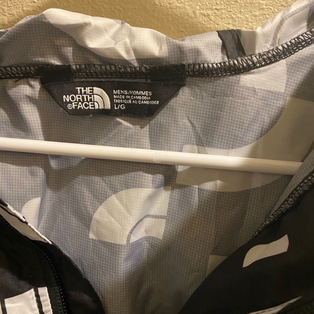 Men’s Northface jacket - Picture 3 of 4